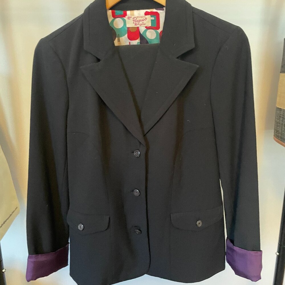 Penguin Brand Women's Skirt Suit by Munsingwear in size 6 4 Black